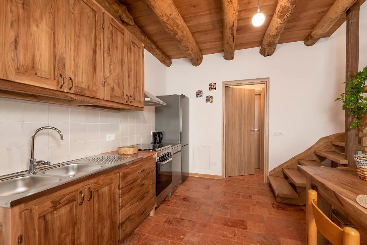 La Torre Del Manghen: Agri-Alloggio Indipendente Rota d'Imagna Chalet