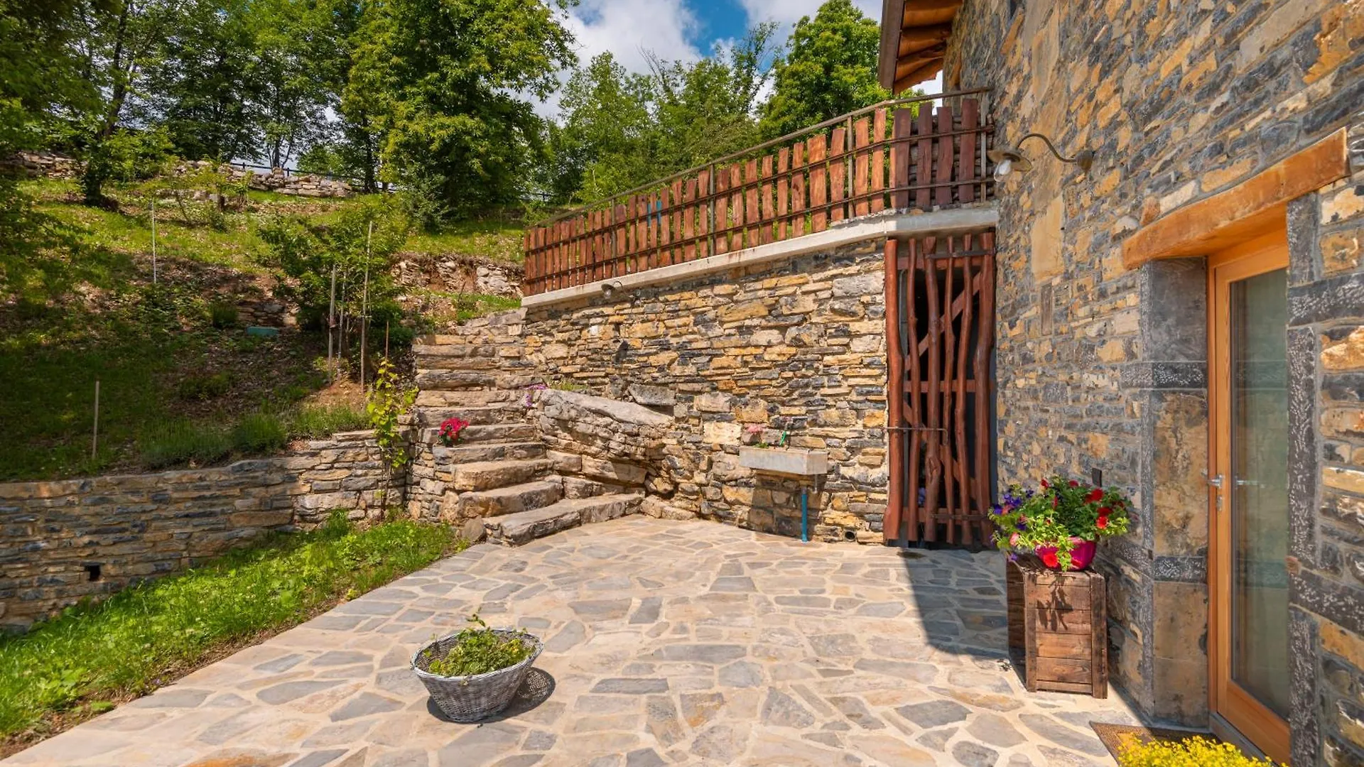 Chalet La Torre Del Manghen: Agri-Alloggio Indipendente Rota d'Imagna