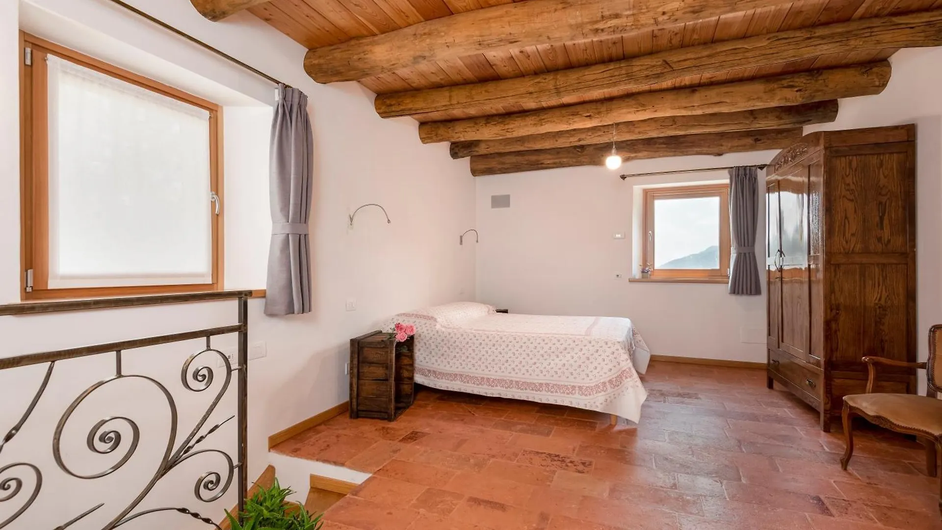 La Torre Del Manghen: Agri-Alloggio Indipendente Rota d'Imagna Chalet