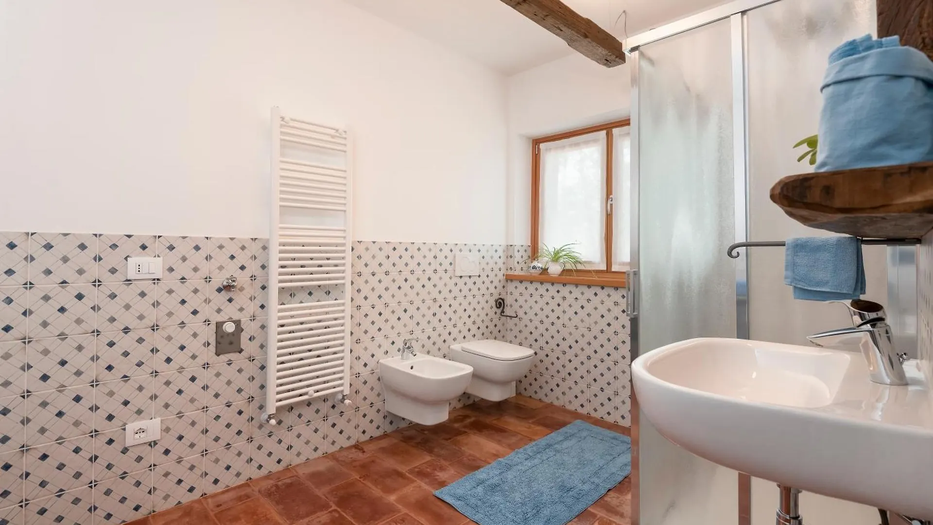 Chalet La Torre Del Manghen: Agri-Alloggio Indipendente Rota d'Imagna Italia