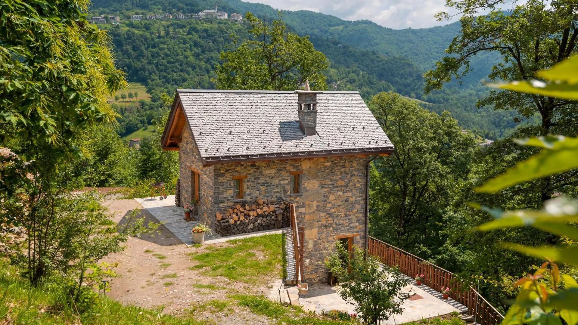 La Torre Del Manghen: Agri-Alloggio Indipendente Rota d'Imagna 0*,  Italia