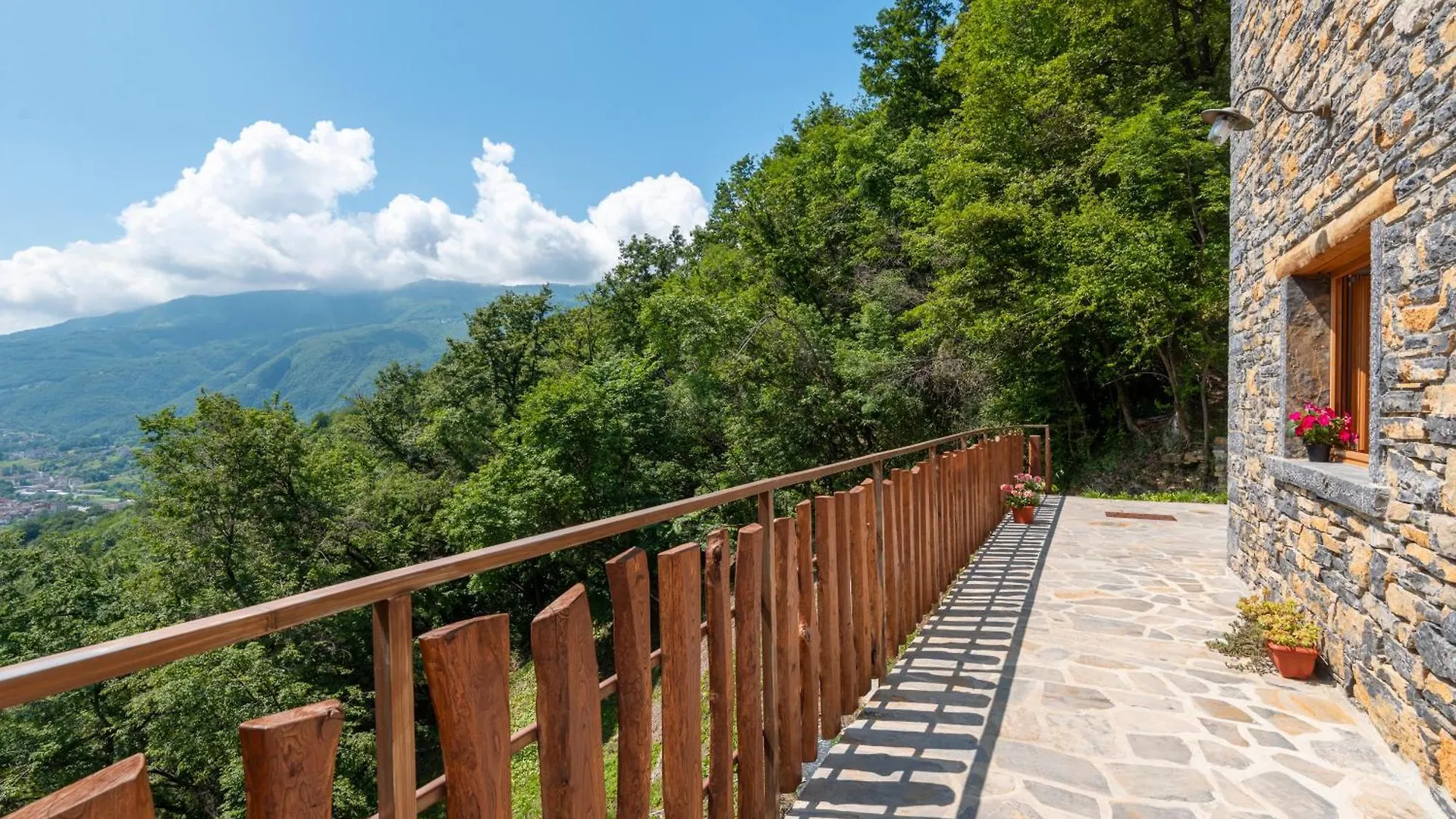 Chalet La Torre Del Manghen: Agri-Alloggio Indipendente Rota d'Imagna