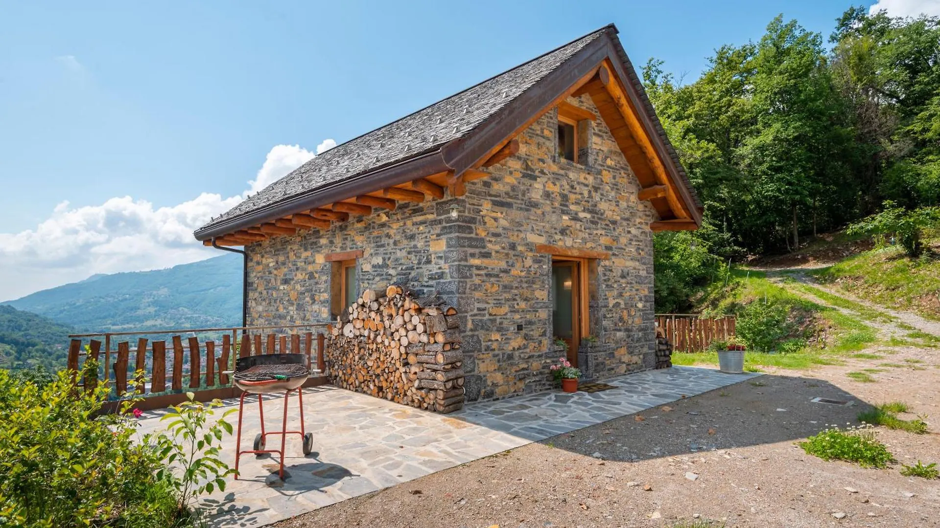 Chalet La Torre Del Manghen: Agri-Alloggio Indipendente Rota d'Imagna